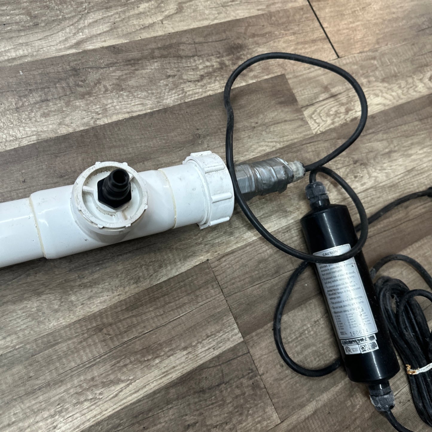 Aqua Ultraviolet 40 watt UV Clarifier/Sterilizer, 2" White w/ Wiper, A00060 (USED TESTED NEEDS NEW BULB)